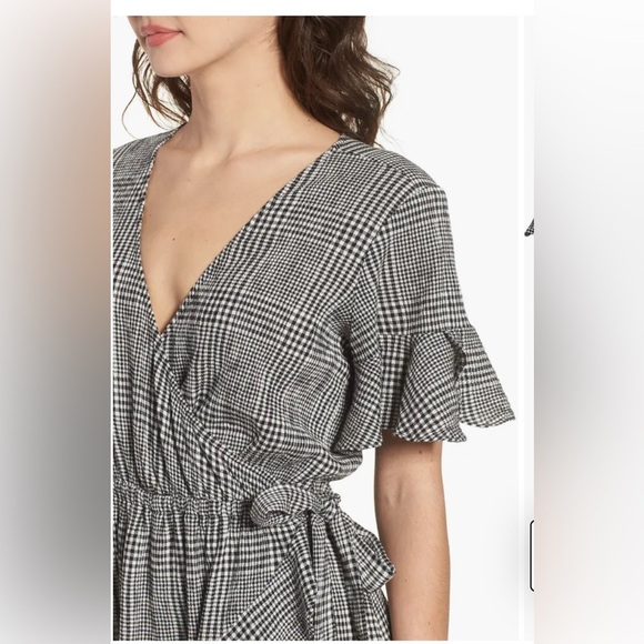 BP. Nordstrom Glen Plaid Wrap Short Sleeve Shorts Romper. Size Med blue & white - Picture 3 of 14